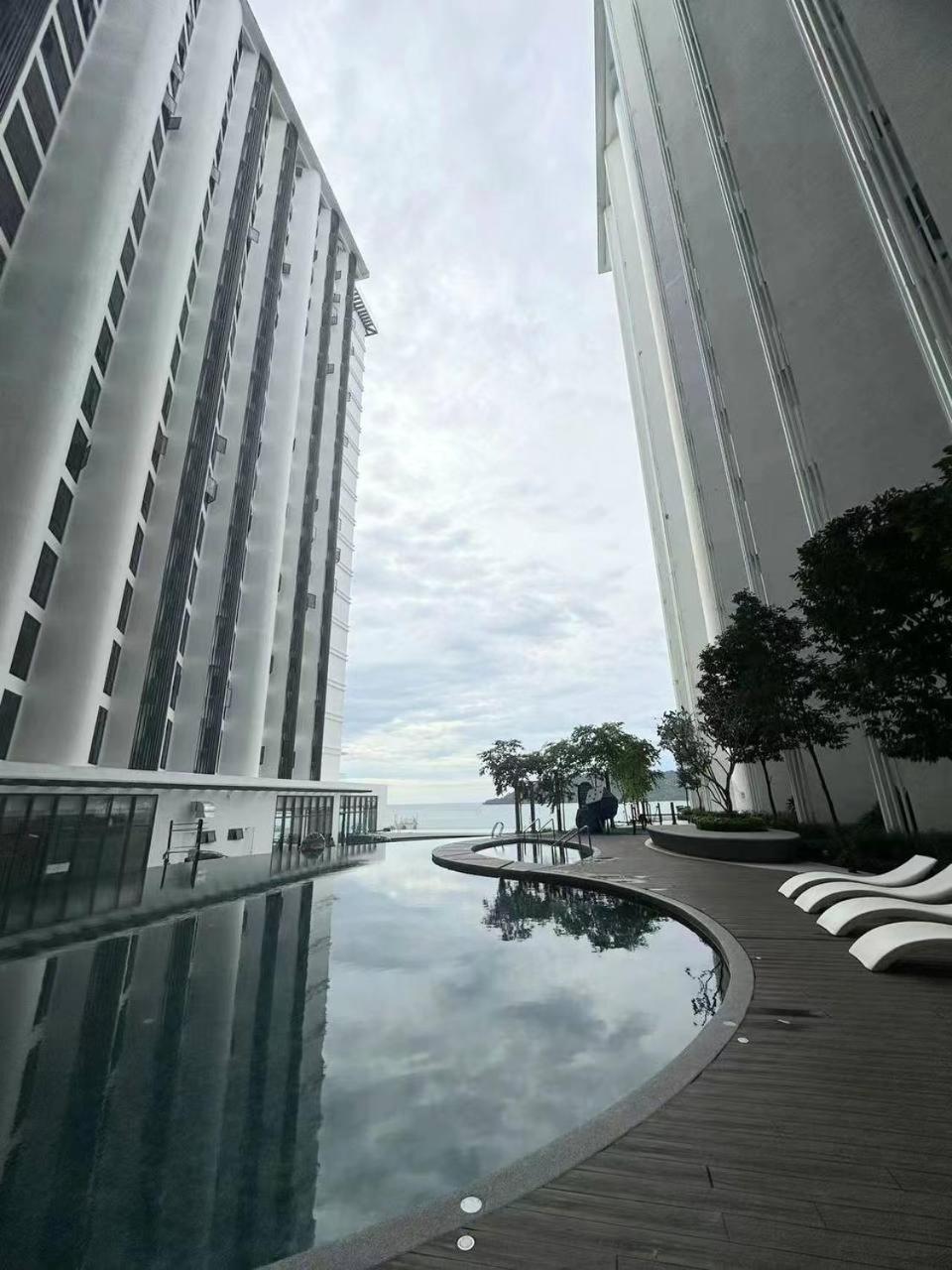 Sunset Seaview Studio Apartment At Kota Kinabalu City Centre Exterior foto